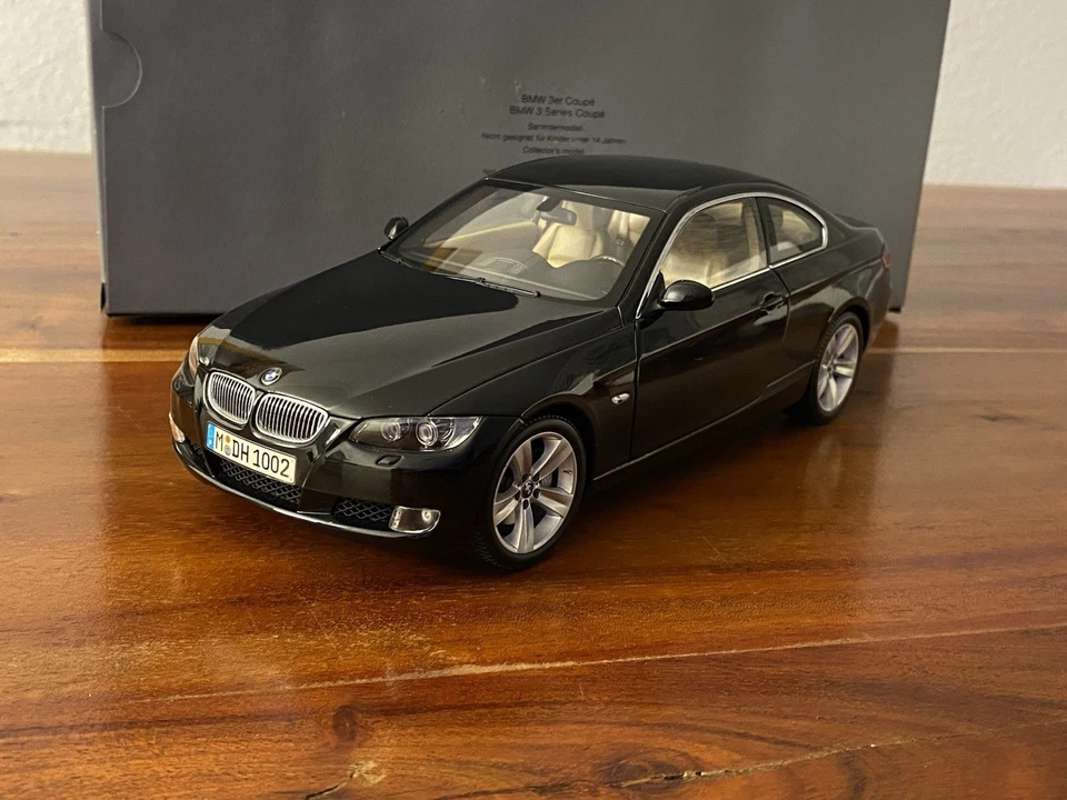Kyosho 1:18 BMW 3 er Coupe Schwarz Neu OVP  Kyosho 1:18 Modellauto BMW Schwarz - Bild 4 von 4