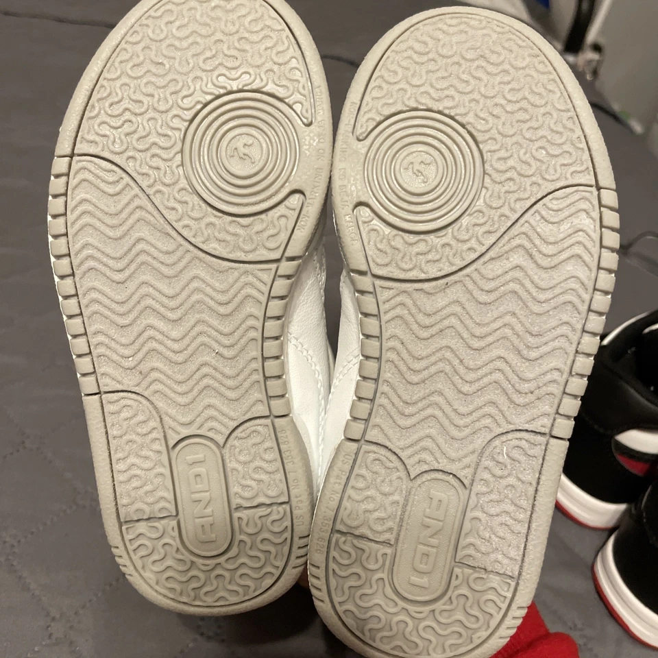 Tenis de baloncesto AND1 para niños pequeños talla 10 color blanco Foto 4 de 4