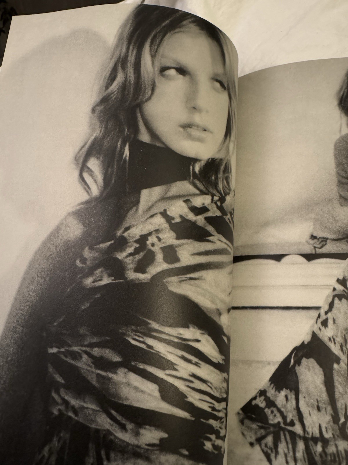 Chanel Lookbook Fall/Winter 2000 model Angela Lindvall Karl Lagerfeld thumbnail 9