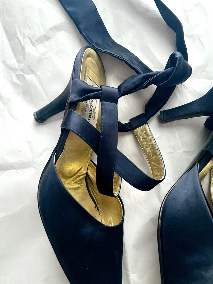 Tacones mules vintage envolventes de seda azul marino Italia Diego Della Valle 37,5 EE. UU. 7 Foto 3 de 4