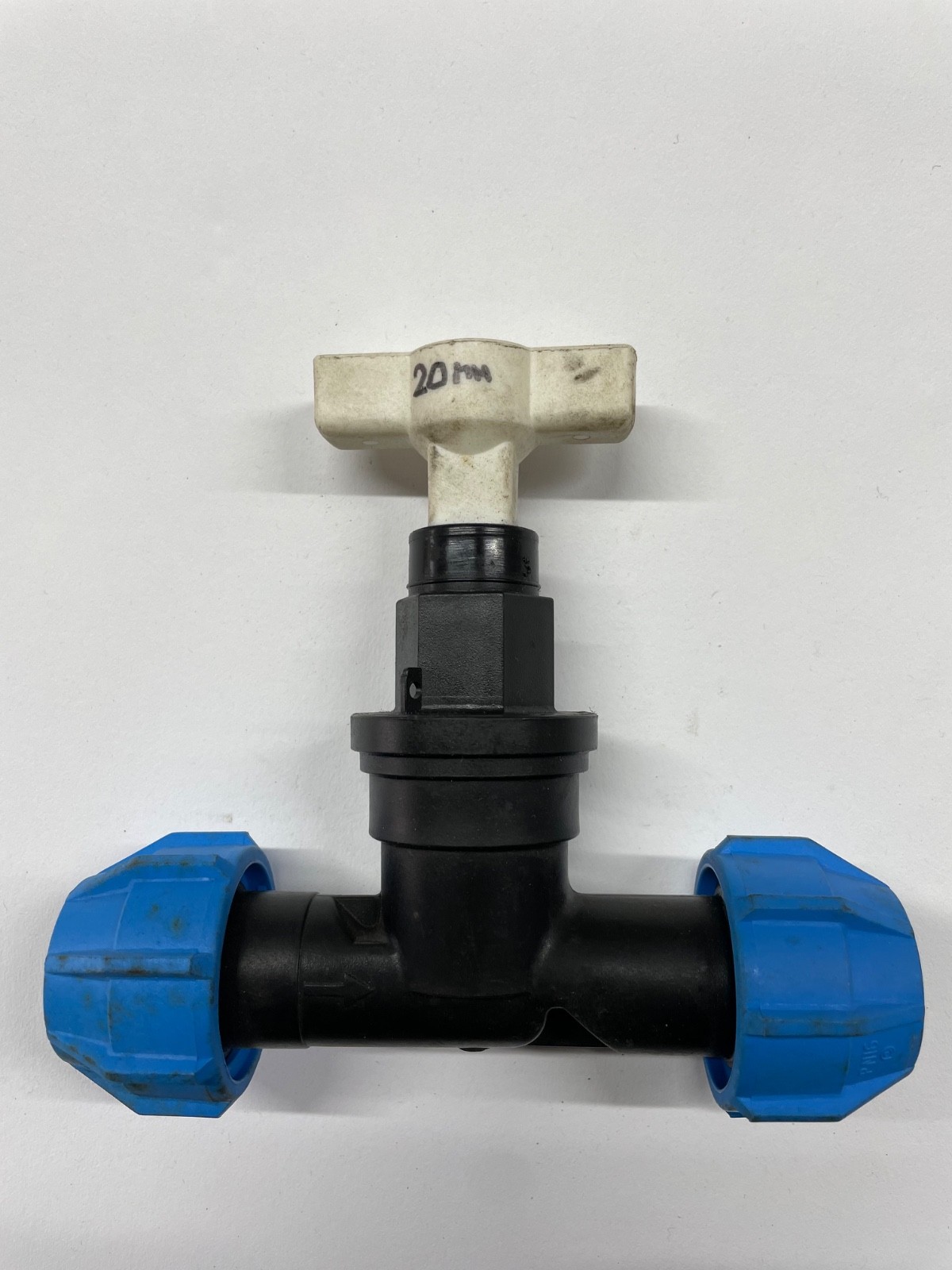 UNBRANDED 20MM X 20MM PLASTIC STOP TAP.