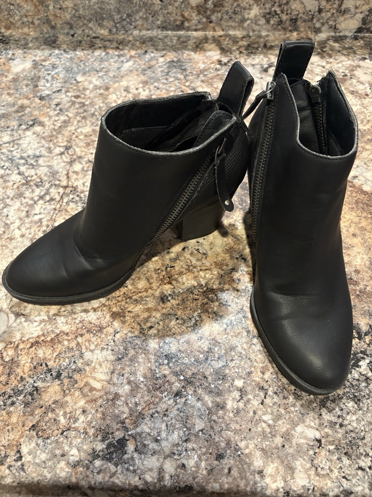 Dolce Vita Women’s Black Ankle Bootie Zip Block Heel Non-Slip Round Toe