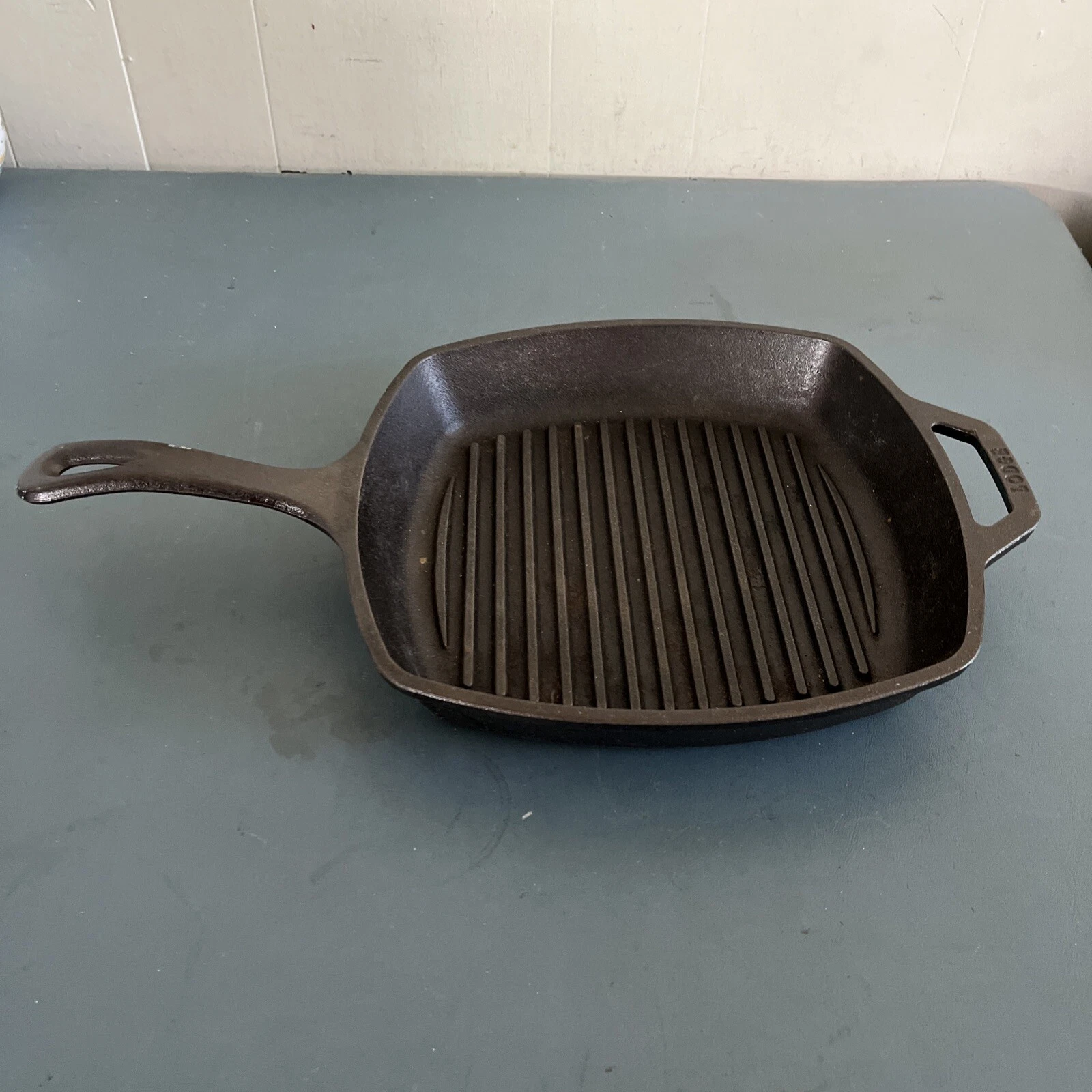 Lodge Cast Iron Square Skillet Frying Pan Made in USA Sits Flat