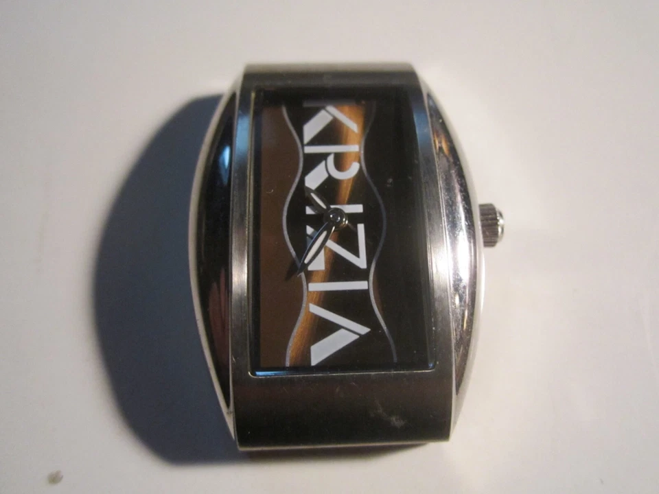 RELOJ KRIZIA TANK SEÑORA SIN CORREA NO FUNCIONA NECESITA BATERÍA NUEVA - BBA-33G Foto 2 de 4