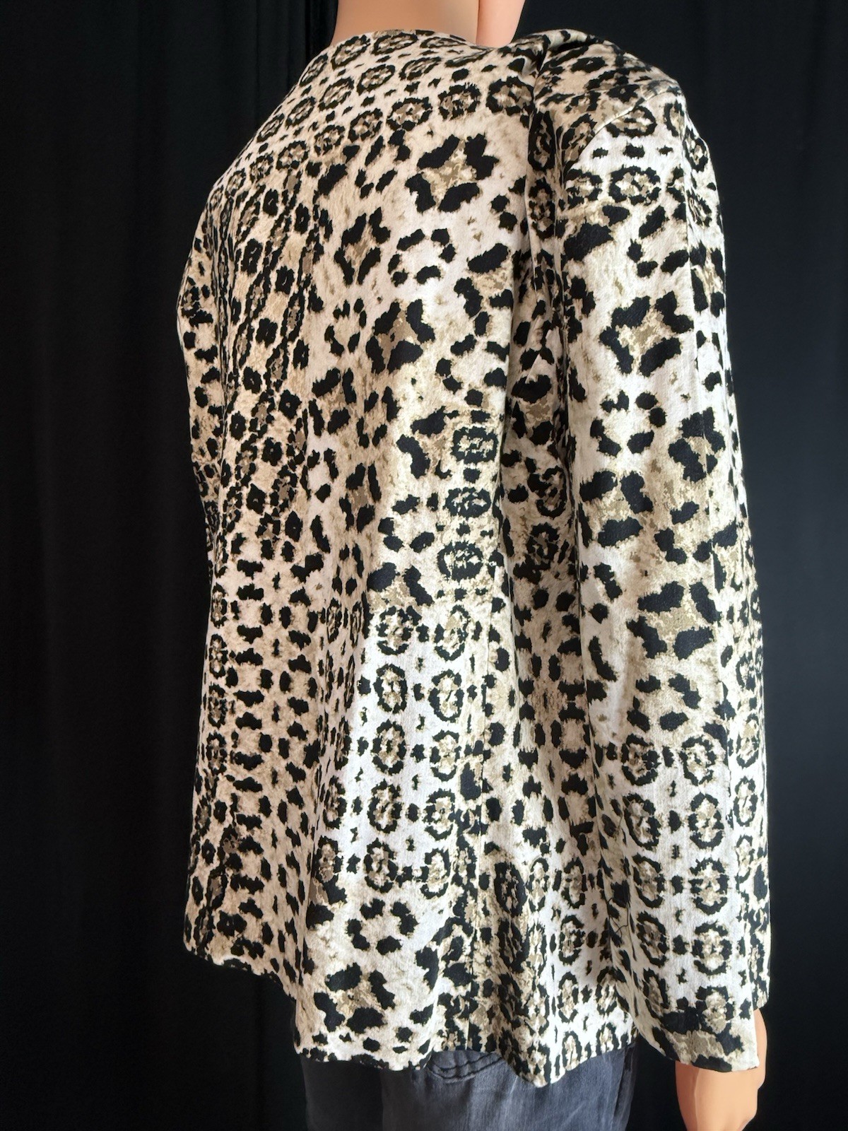 Ruby Rose women’s leopard print jacket with woode… - image 13