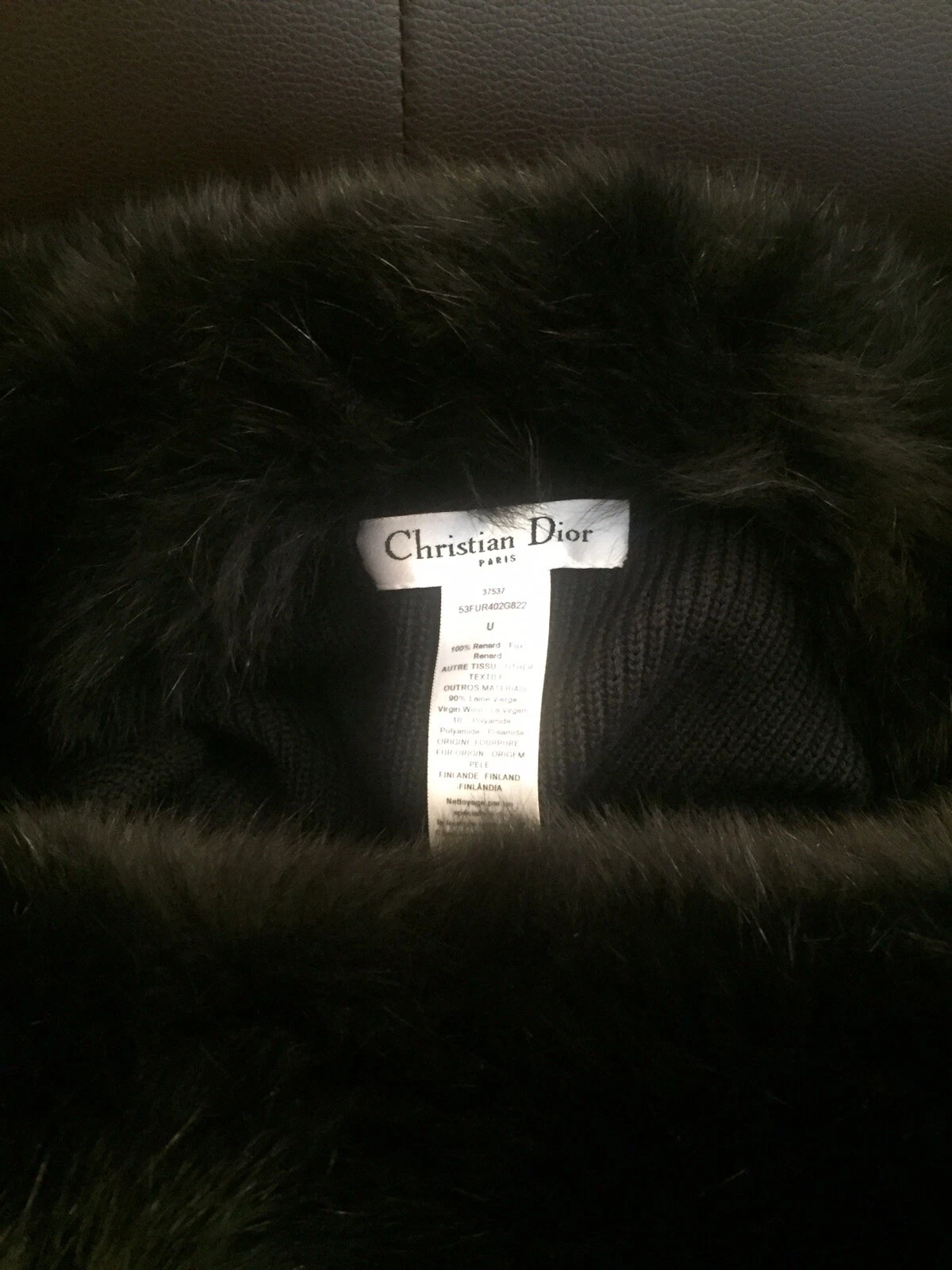 Écharpe fantaisie édition limitée Christian Dior en bon état avec design fourrure