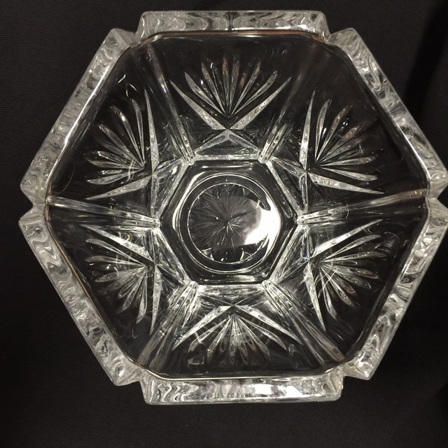 AVON 24 LEAD CRYSTAL 6 SIDED CANDY DISH PRICE & SHIPPING GREATLY