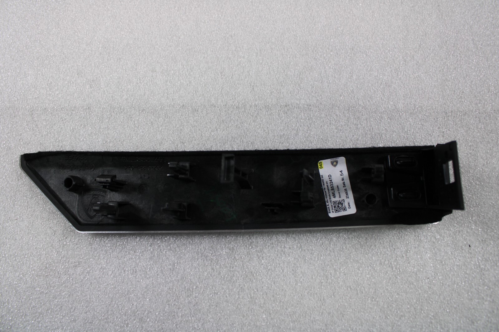 Lamborghini Urus, LH, Left, Front Trim Insert, Used, P/N 4ML853241D