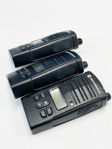 3x * TESTED FOR POWER* Motorola UHF 16 Channel Two Way Radios RU4160BKN9BA - Zdjęcie 4 z 5