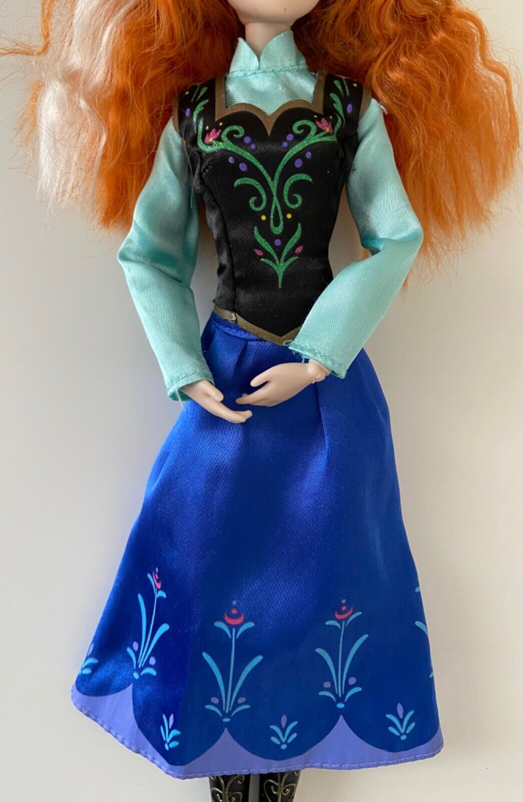 Boneca Anna Classic Doll Frozen 2 Original Disney Store - Shoptoys