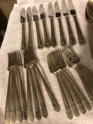 60 pc set SL & GH Rogers Silver Rose Silverplate flatware for 8 plus Ice Tea !! - Picture 6 of 7