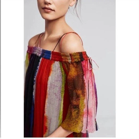 Vestido Floreat Anthropologie Fuera del Hombro ZORA Foto 3 de 4