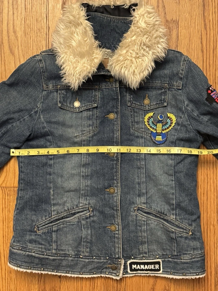 Chaqueta vaquera Sherpa LIMITED TOO para niñas talla 18 con tachuelas parches añadidos Foto 3 de 4