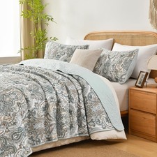 Oversized King Quilt Set - Lightweight All-Season Paisley Design, Reversible Bed