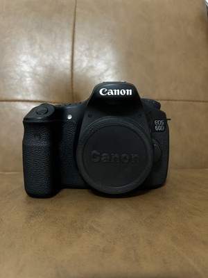 Canon EOS 60D DSLR Camera   18-135mm Lens + 2 Extra Lenses + Charger