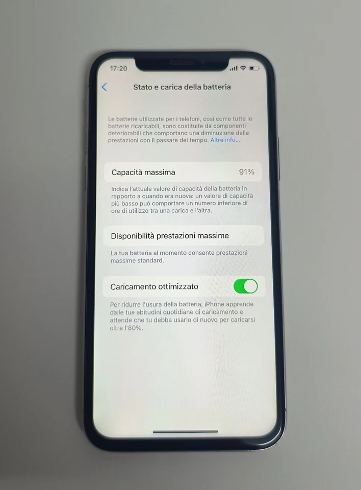 Apple iPhone X - 64 GB - Argento (Sbloccato) - Immagine 2 di 4