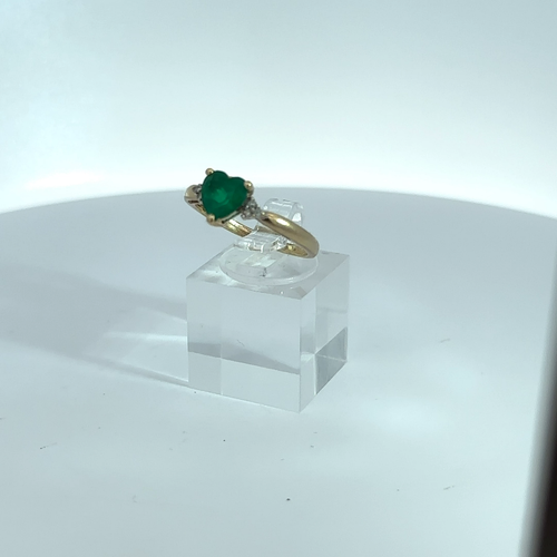 10 Karat Yellow Gold ring with 1 Carat Created Emerald - Video 1 of 1