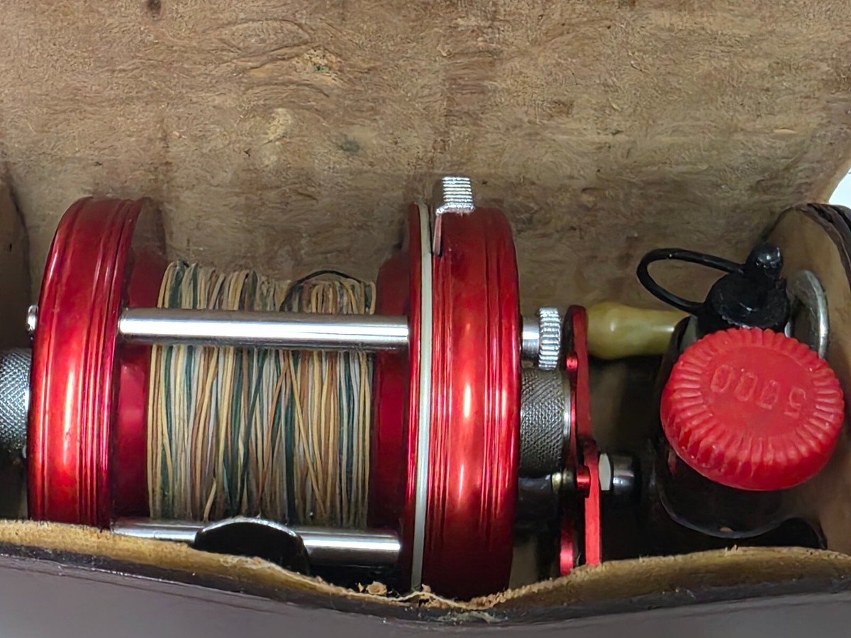 Abu アンバサダー5000 The Original 64240824G01S Vintage ABU GARCIA AMBASSADEUR 5000 w/ case, parts tube