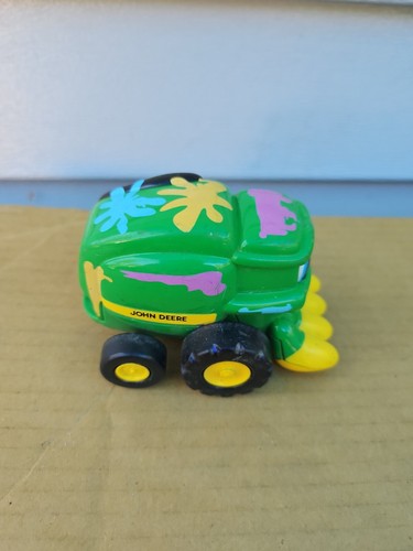 John Deere Toy Lawn Mower Tracter 3 1/2 Inches Long Rare Bin174 - Picture 2 of 8