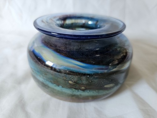 Stunning Isle of Wight art studio glass vase, iridescent with gorgeous tones (b) - Picture 12 of 12