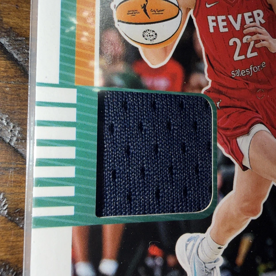 Patch de Jersey 2025 Panini Donruss WNBA Caitlin Clark!! 🏀 🐐 Indiana Fever - Imagem 2 de 3