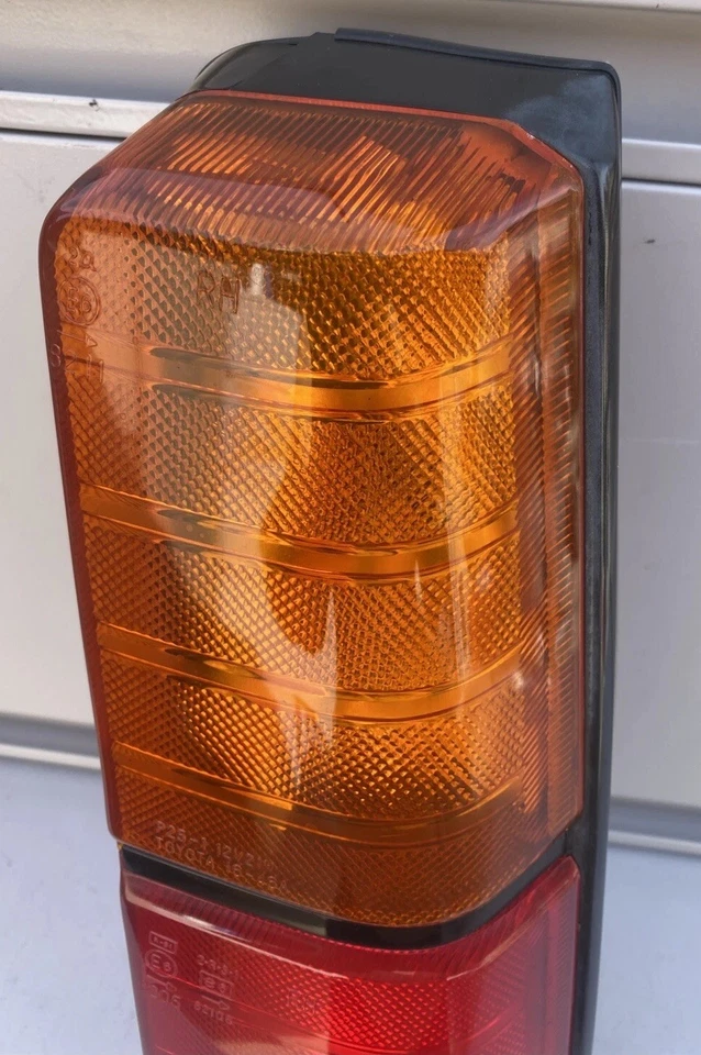 1983-1987 Toyota Tercel SR5 Wagon RH Passenger Side Taillight Assembly 83-87 OEM - Image 4 of 4