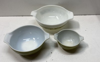 Pyrex Meadow Cinderella Nesting Bowls Set 3 Piece Vintage White Green Floral