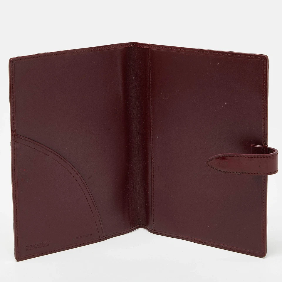 Housse d'agenda Burberry Burgundy Heart Nova en toile enduite et cuir verni - Photo 2/4