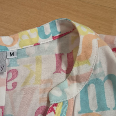 Liberty Damen Bluse Basic mehrfarbig Buchstaben Kragen Knopf Kurzarm Gr. M