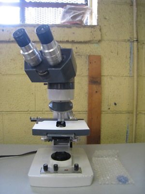 AMERICAN OPTICAL COMPANT MICORSTAR MICROSCOPE ILLUMINATOR MODEL 1130 ONE-TEN 115