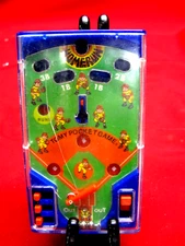 VINTAGE 1980'S TOMY BASEBALL POCKET GAME - WORKS
