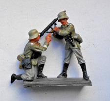 zwei am MG hantierende Soldaten als Gruppe, Lineol, vor 1945, WK 2, Original