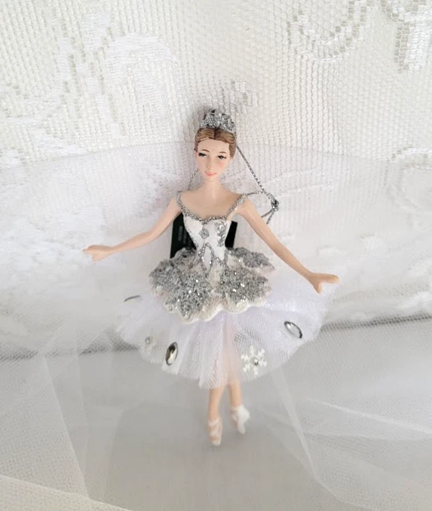 全新 Kurt Adler 胡桃夹子 雪女王 芭蕾舞演员 装饰 白色和银色 水晶 — 第 4/4 张图片