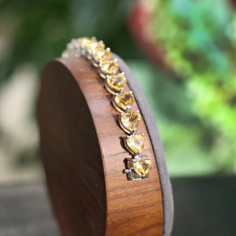 Juego de puntas de 10 quilates brazalete de tenis corte corazón creado en laboratorio citrino oro blanco de 14 quilates sobre Foto 2 de 4