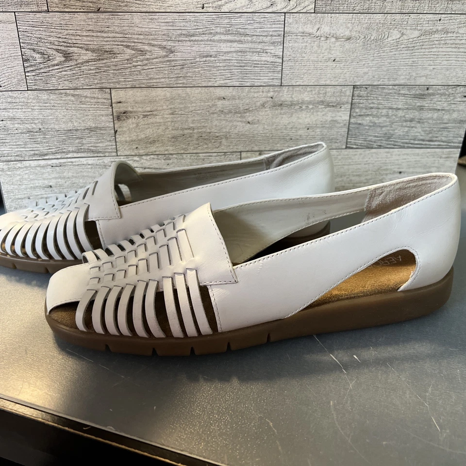 Zapatos cerrados mujer aerosoles talla 9m. Correas superiores de cuero blanco Foto 2 de 4