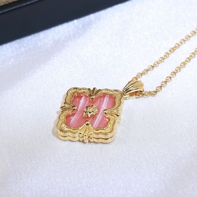Buccellati Italian fine jewelry brand retro court style diamond brushed four-lea