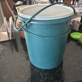 Tupperware XL Canister 9 Qt # 255 8 Forest Green with Green handle Drinks Nice