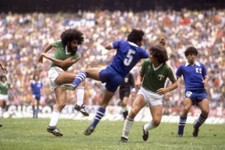 Leonardo Cuellar in action for Mexico 1977 Football Soccer Historic Old Photo 1