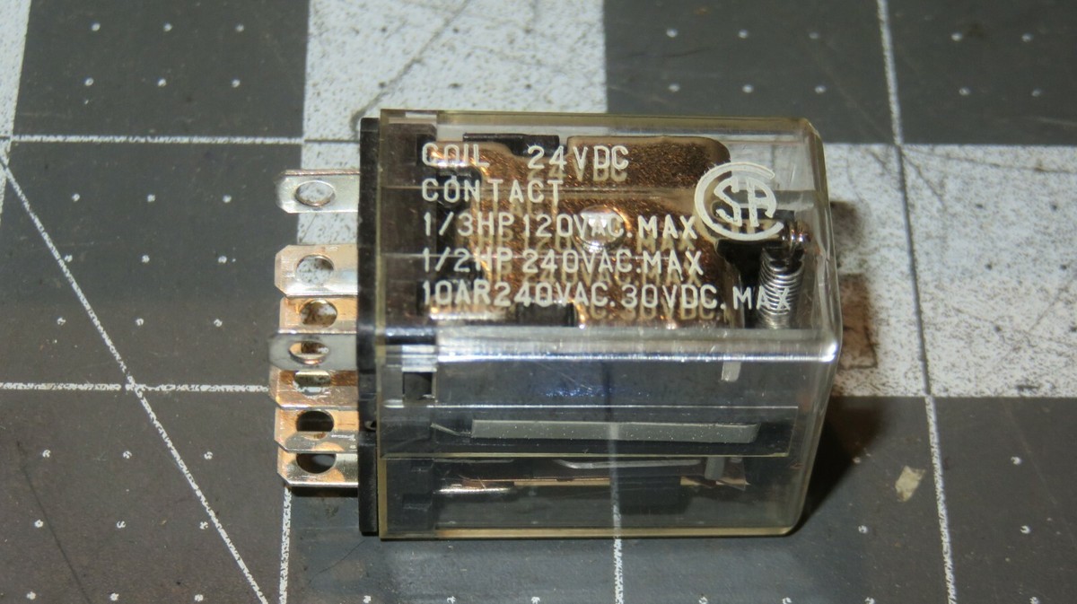 Relè Honeywell FRL263 D024/02CK, Bobina 24VDC, 120/240 VAC, NOS Senza Confezione Originale