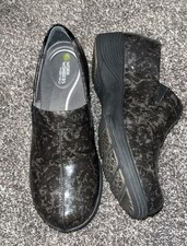 Dansko Work Wonders Coral Gray Black Patent Leather Nursing Clogs EU 36 / 5.5