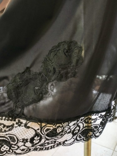Vtg Gaymode Black Nylon Half Slip Sz Large 3" Lace, Rose Applique Pillow Tab EUC - Picture 5 of 7