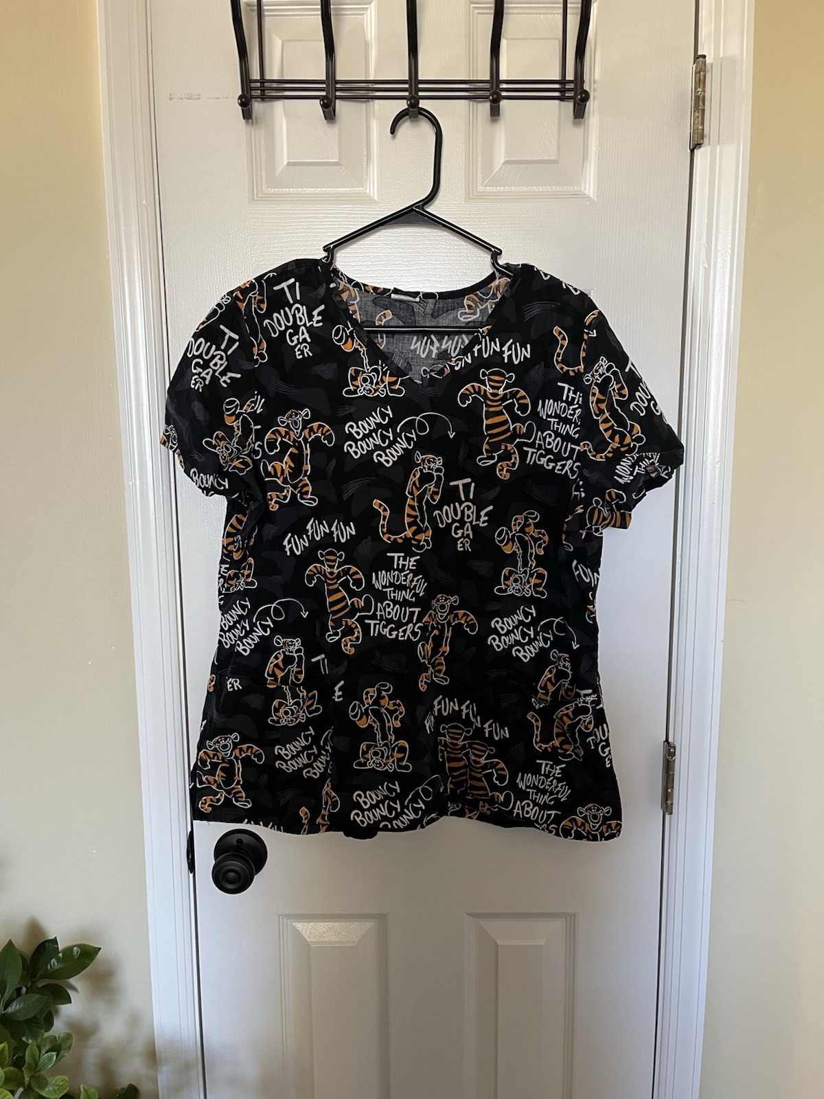 Disney & White Cross Women's XL Cartoon Scrub Tops Lot of 5 Assorted Colors