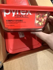 4 PCS Pyrex Storage Plus 4 Cup Square Red with Lid