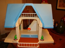 little tikes treehouse swing set