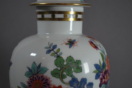Seltene Meissen Deckelvase Indische Blumenmalerei Vogel Schmetterling Kakiemon - Picture 18 of 21