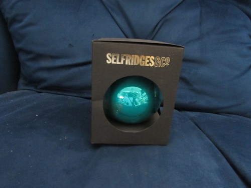 COLLECTABLE SELFRIDGES & CO 2023 CHRISTMAS TREE GREEN ORNAMENT IN ORIGINAL BOX - Picture 2 of 10