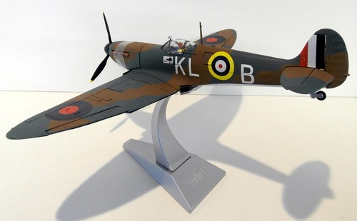 Corgi 1/32 AA33904 Spitfire Mk1 N31383/KL-B Kiwi Alan Deere RAF - Picture 2 of 4