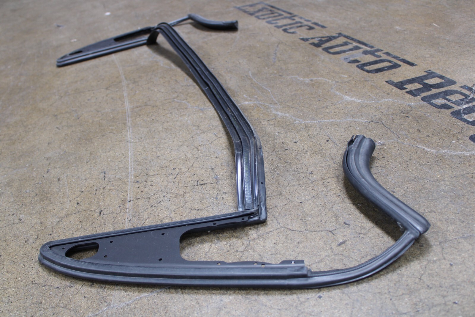 Lamborghini Gallardo, Spyder, Soft Top 3 Rear Moulding, Used, P/N 407871381