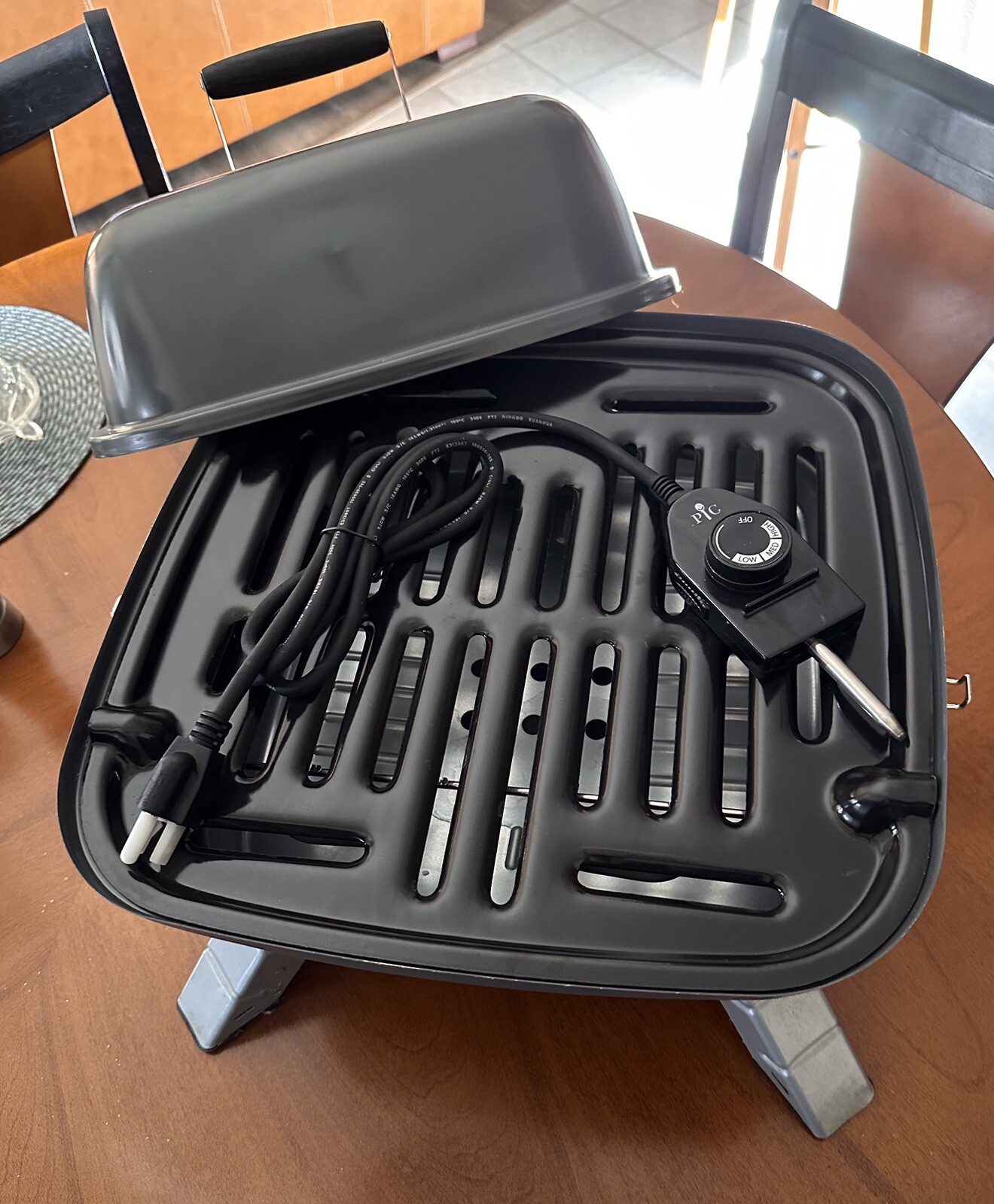 Pampered Chef Electric Tabletop Grill for Indoor Cooking