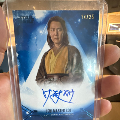 Topps Star Wars Stellar Lee Jung-Jae on card Auto Jedi Master Sol Blue  /25